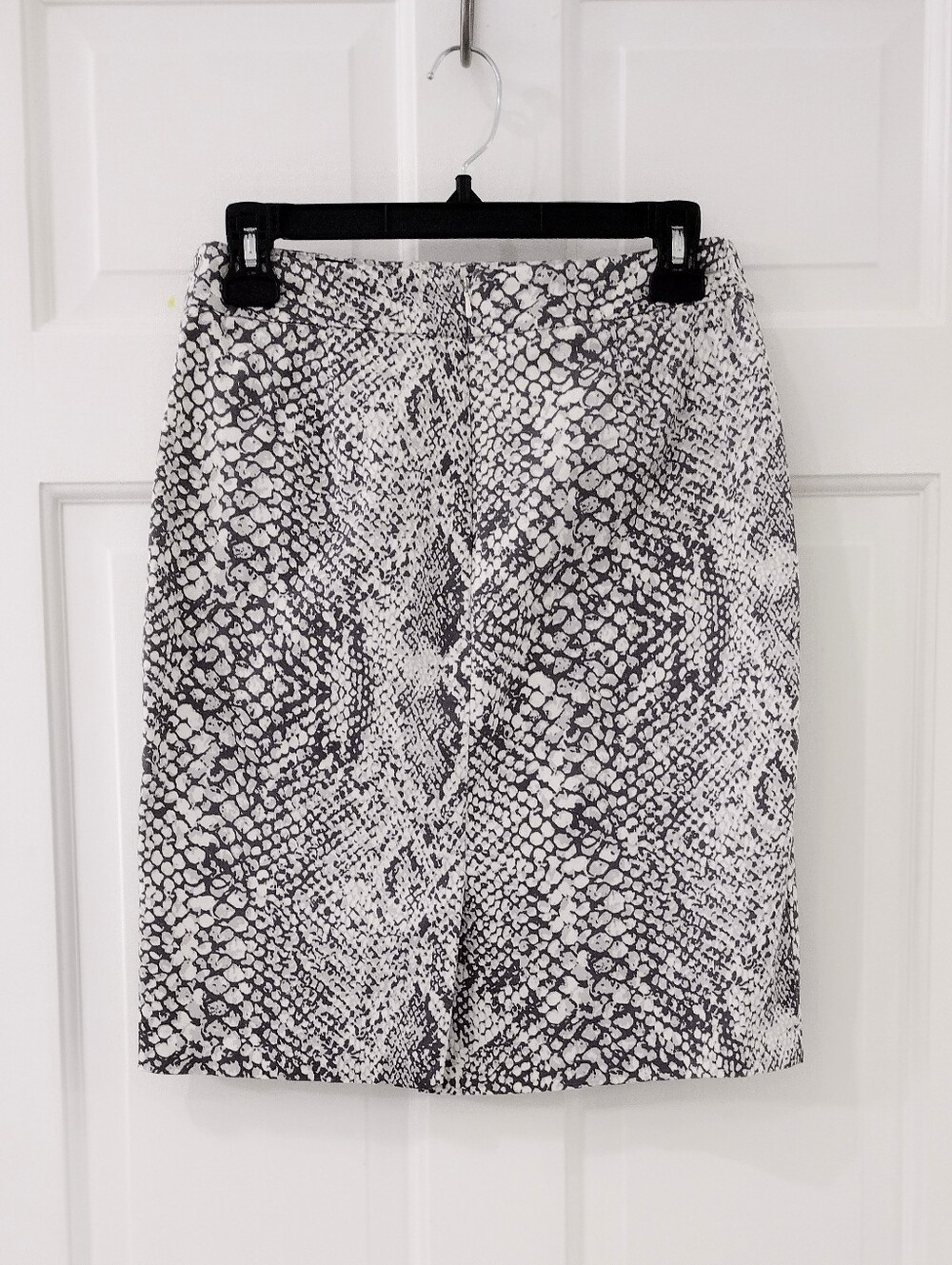 New York Company Sz 2 Women's Black & White Snake Print  Skirt